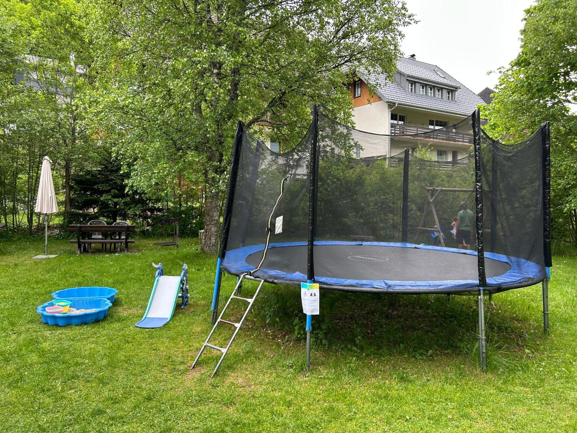 סאן בלאסיין Naturidyll Am Fluss - Ferienhaus Albmatte - Grosser Garten Zum Grillen Und Entspannen-Direkt Neben Dem Radon Revitalbad Mit Sauna Und Thermalbecken מראה חיצוני תמונה